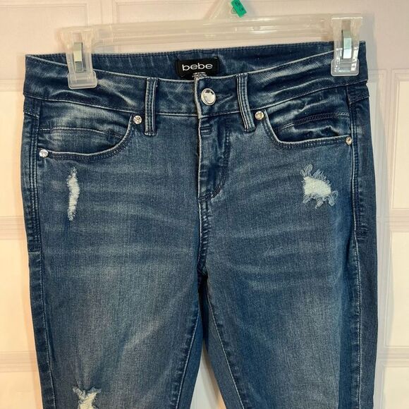 Bebe Lightly Distressed Bejeweled Pocket Skinny Jeans Penelope Wash Size 26 - Picture 2 of 9